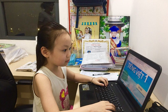 Dạy học trực tuyến cho lớp 1 và lớp 2 không gây áp lực với học sinh