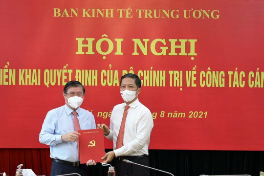 Ông Nguyễn Thành Phong chính thức nhận nhiệm vụ mới