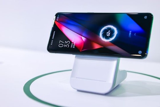 Oppo ra mắt sạc nhanh không dây MagVOOC mới và công nghệ kết nối trong xe hơi
