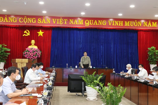 Bình Dương kiến nghị Thủ tướng hỗ trợ ngân sách, bổ sung lực lượng y tế, vắc xin