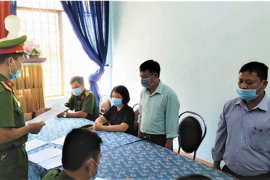Lãnh đạo Đài Truyền thanh – Truyền hình huyện bị bắt vì lập khống 34 hồ sơ chi tiền tiếp khách  