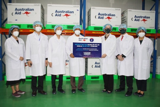 Việt Nam tiếp nhận lô vaccine AstraZeneca đầu tiên do Australia hỗ trợ
