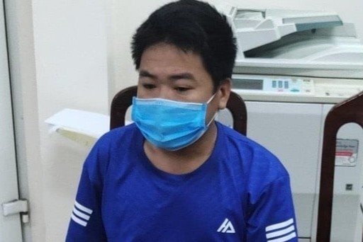 Lăng mạ, dùng dao tấn công công an xã vì không được qua chốt