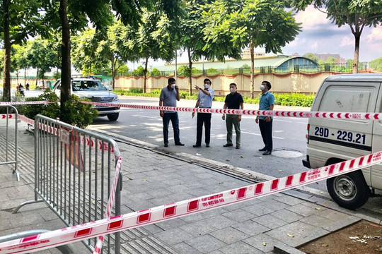 Hà Nội: Phong tỏa tạm thời, khử khuẩn hai khu vực trên đường Lê Trọng Tấn