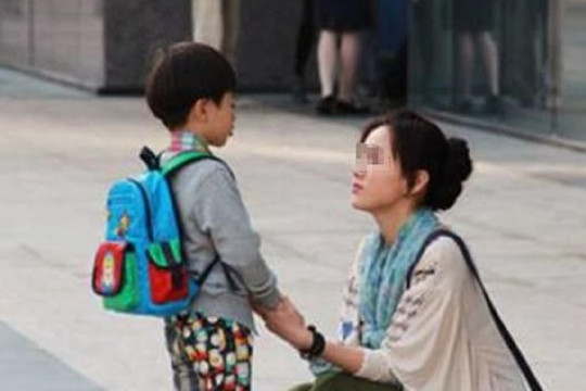 Chồng đã mất cách đây 2 năm, con trai chỉ vào 'bức tượng' và gọi bố trong lúc đi siêu thị, vợ chạy đến kiểm tra và như chết lặng