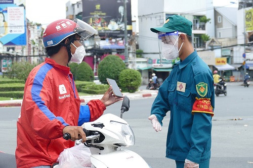 TPHCM cho phép shipper hoạt động lại trong phạm vi 1 quận