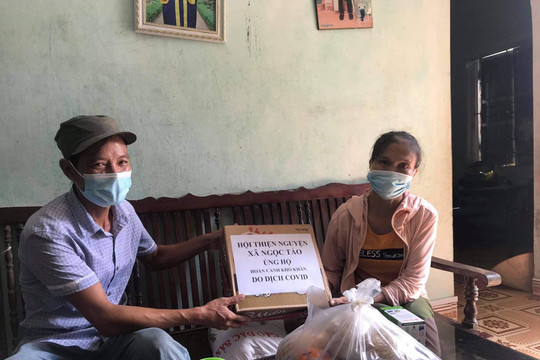 Những suất cơm, phần quà ấm lòng tình người mùa dịch