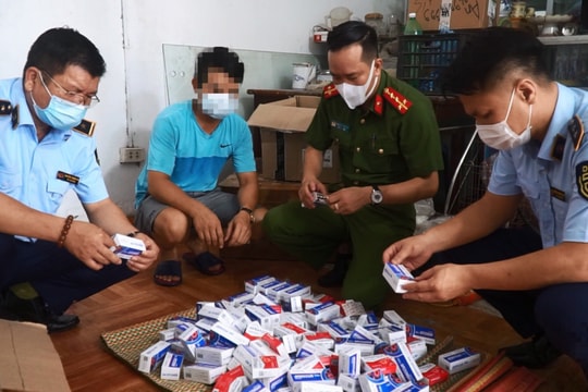Phát hiện hàng trăm hộp 'thuốc điều trị Covid- 19' không rõ nguồn gốc