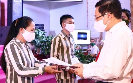 Phó Thủ tướng Phạm Bình Minh mong các phạm nhân được đặc xá sớm ổn định cuộc sống