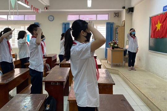 Hà Nội sẽ chi 900 tỷ đồng để hỗ trợ giảm 50% học phí cho học sinh