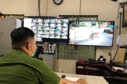 Hà Nội: Giám sát qua camera 24/7, ‘được phép mới ra đường’