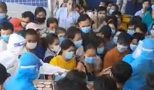 Chấn chỉnh việc để F0 xô rào, giành suất ăn trong khu điều trị dã chiến