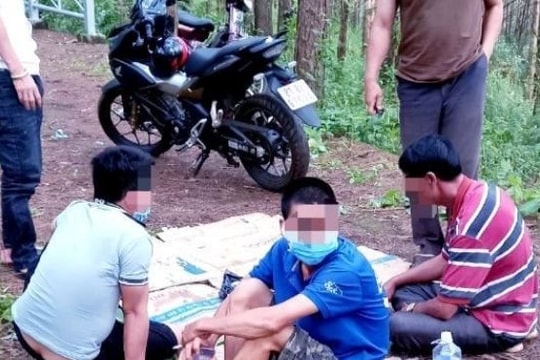 Gia Lai: Tụ tập ăn nhậu trong thời gian giãn cách, 5 người bị phạt 50 triệu đồng
