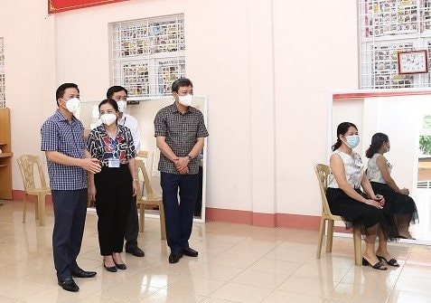 Phê bình Chủ tịch phường để người đang cách ly tại nhà đi test Covid-19