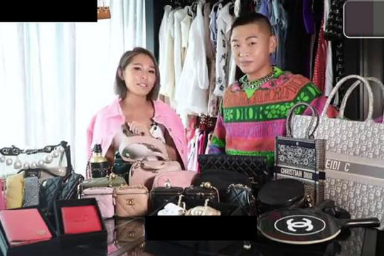 Căn phòng sang trọng của vợ tỷ phú sòng bạc lộ ra ngoài, bên trong có vô số áo quần, giày dép, túi xách và đồ trang sức đắt giá