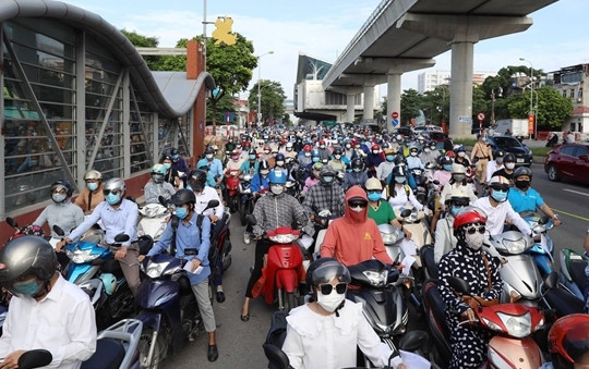 Hà Nội ngày đầu kiểm soát vùng đỏ, nơi ùn ứ - chỗ thông thoáng