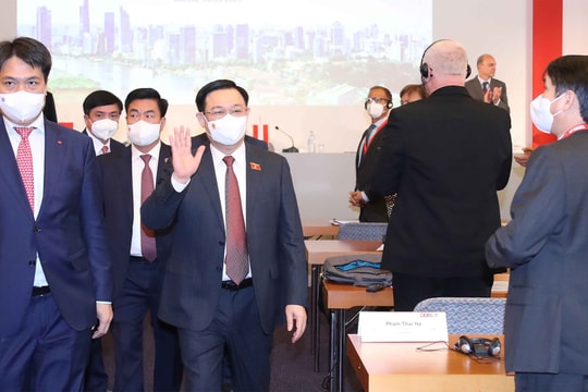 Chủ tịch Quốc hội Vương Đình Huệ tham dự Diễn đàn Doanh nghiệp Việt - Áo