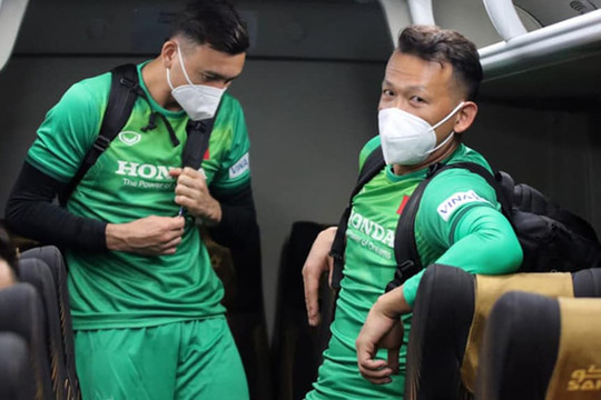 Trên sân cạnh tranh vị trí bắt bóng chính, ngoài đời Đặng Văn Lâm và Tấn Trường có mối quan hệ ra sao?