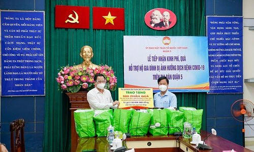 TAND TPHCM trao 3.500 phần quà cho nhiều quận, huyện TPHCM