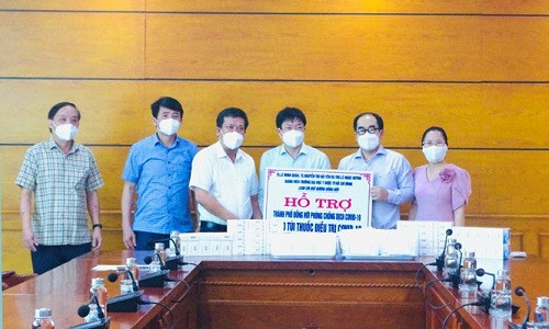 TP. Đồng Hới tiếp nhận 1.000 túi thuốc hỗ trợ điều trị bệnh nhân Covid-19