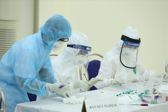 Chuyên gia nói về nguy cơ lây lan virus từ ca tái nhiễm SARS-CoV-2 tại Hà Nội