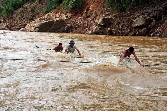 Chưa đổ bộ bão Conson đã gây mưa lớn, cảnh báo lũ và sạt lở đất