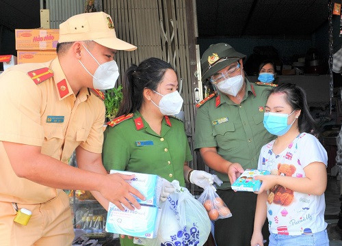 Chăm lo cho trẻ em mồ côi, trẻ em khuyết tật