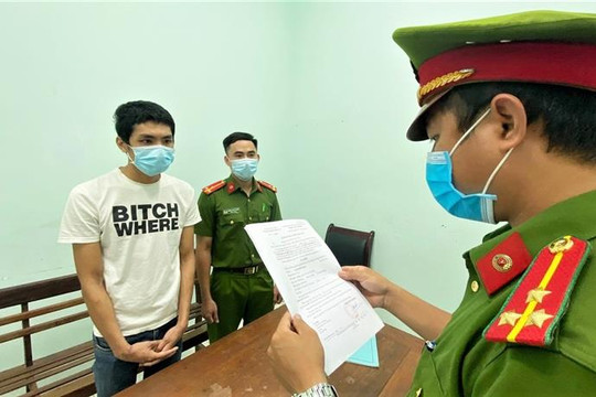 Khởi tố 'ma men' dùng xẻng hành hung Phó chủ tịch phường