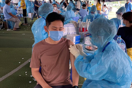 Bình Dương thần tốc tiêm vaccine cho người dân