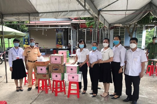 TAND hai cấp tỉnh Lạng Sơn ủng hộ công tác phòng, chống dịch tại huyện Văn Lãng