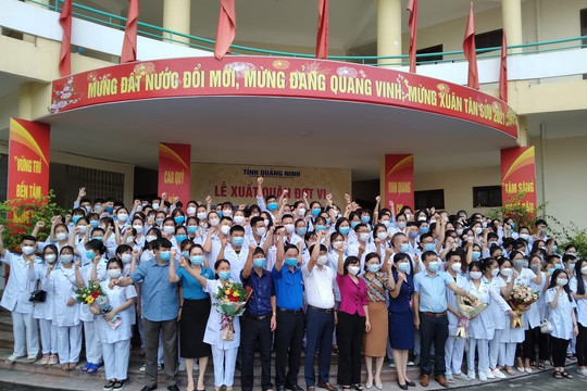 500 cán bộ, nhân viên y tế Quảng Ninh chi viện Thủ đô chống dịch