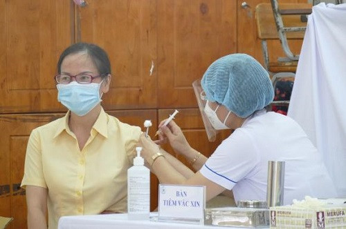 Không cần đo huyết áp cho tất cả người dân trước khi tiêm vắc xin