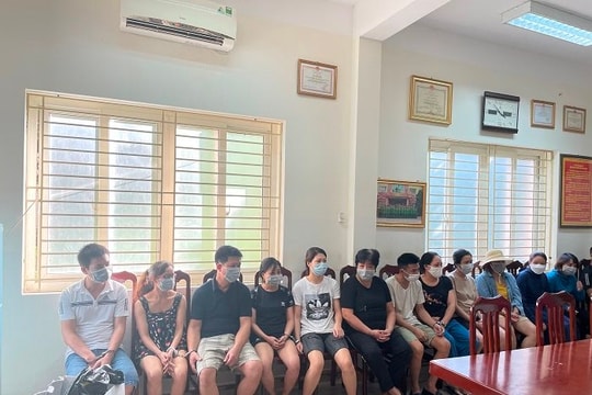 Bắt quả tang 13 đối tượng tập trung đánh bạc giữa thời điểm giãn cách