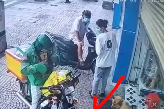 Thấy anh shipper đánh rơi ví mà không hề hay biết, thái độ của người xung quanh gây phẫn nộ