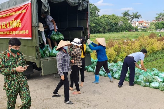 Mùa lũ miền Trung và câu chuyện từ thiện