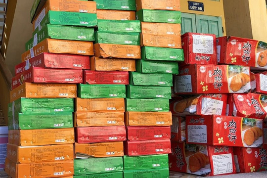 Thu giữ hơn 11.000 bánh trung thu không rõ nguồn gốc tại Hà Nội