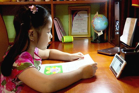 Quảng Bình tặng 1.000 điện thoại thông minh cho học sinh nghèo