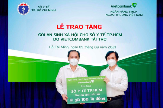 Vietcombank trao tặng gói an sinh xã hội 100 tỷ đồng cho Sở Y tế thành phố Hồ Chí Minh