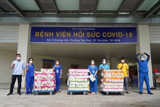 Vinamilk ủng hộ thêm 5 tỷ đồng sản phẩm và thiết bị y tế cho các Trung tâm hồi sức tích sức và Bệnh viện tuyến đầu