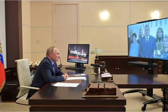Điện Kremlin: Cả Tổng thống Putin và Sputnik V đều làm việc như bình thường