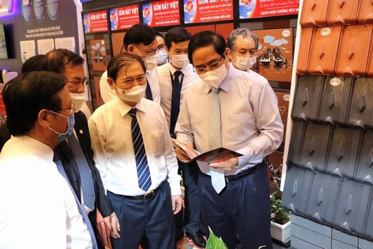 Gốm Đất Việt tham dự “Hội nghị Đội ngũ Tri thức Khoa học và Công nghệ Việt Nam triển khai thực hiện Nghị quyết Đại hội lần thứ XIII của Đảng”
