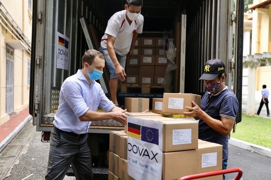 Việt Nam tiếp nhận hơn 852.000 liều vắc xin Covid-19 AstraZeneca do Chính phủ Đức tặng