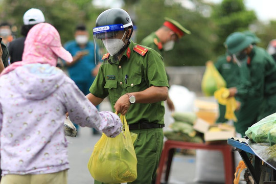 TP. HCM lập danh sách người khó khăn để hỗ trợ đợt 3