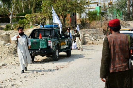 Afghanistan: Nhiều vụ nổ làm rung chuyển Kabul, Jalalabad  