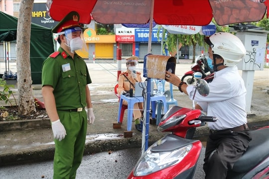 TP.HCM phát hiện 135 trường hợp F0 đi ngoài đường