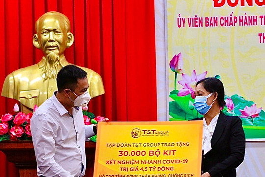 T&T Group trao tặng 140.000 bộ kit test nhanh COVID-19 và 150 tấn gạo hỗ trợ một số tỉnh phía Nam chống dịch
