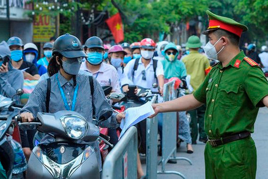 Từ 21/9, Hà Nội dừng kiểm soát giấy đi đường