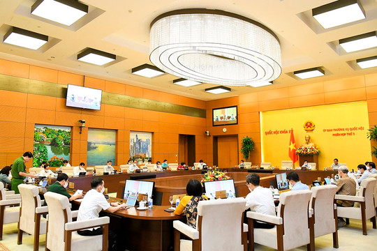 Làm rõ quy định cảnh sát cơ động thực hiện biện pháp vũ trang là chủ yếu để tránh chồng chéo