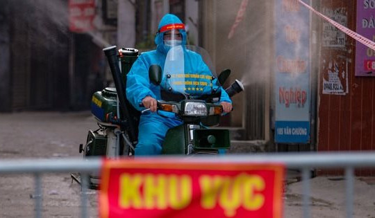 Hà Nội: Phát hiện  ca mắc COVID-19, tạm phong tỏa 1 chung cư, 1 tổ