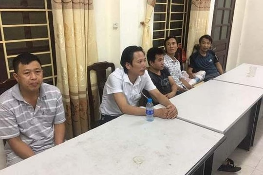 Khởi tố nhóm đối tượng làm giả giấy xét nghiệm nhằm "thông chốt"